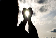 凯恩晒庆祝照：这是一场重要的胜利，在安联拿下三分！.